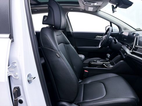 Used 2025 Kia Sportage EX w/ Premium Package image 36