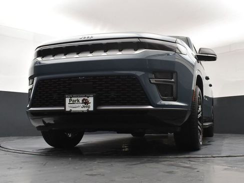 New 2026 Jeep Grand Wagoneer L 4WD w/ Premium Group I image 20