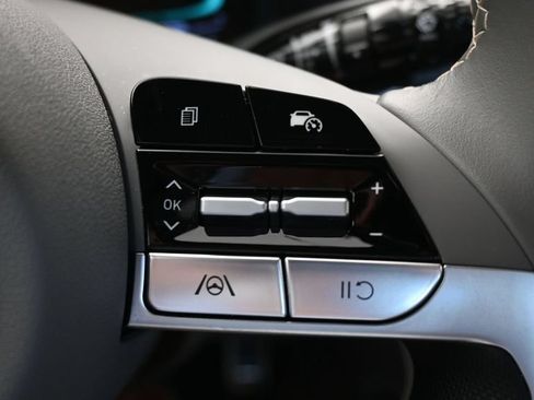 Used 2025 Hyundai Elantra Sport FWD image 29