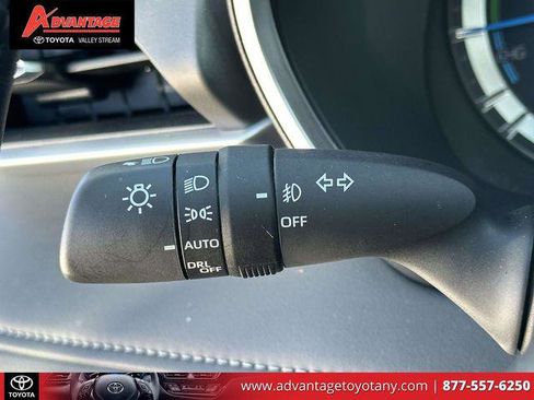 Certified 2025 Toyota Highlander XLE image 28