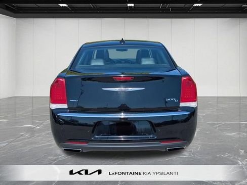 Used 2017 Chrysler 300 C w/ Safetytec Plus Group AWD/4WD image 4