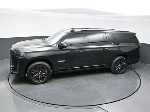 Certified 2024 Cadillac Escalade ESV V w/ LPO, ONYX Package AWD/4WD image 30