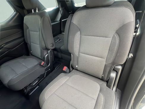 Used 2023 Chevrolet Traverse LT FWD image 9
