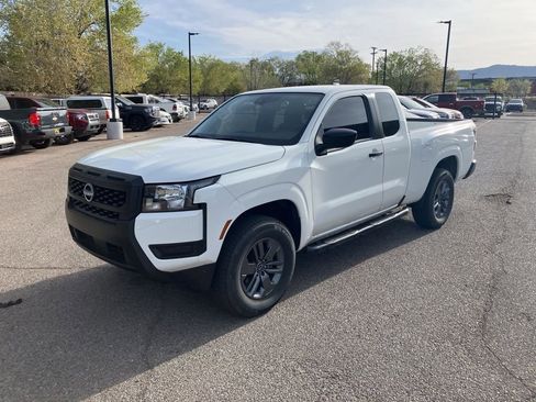 Used 2025 Nissan Frontier S image 3