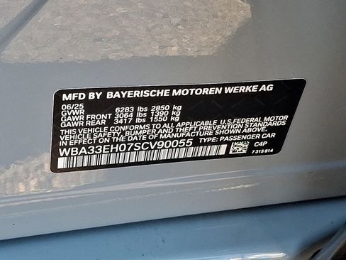 Used 2025 BMW 740i xDrive 740i xDrive w/ Premium Package image 25