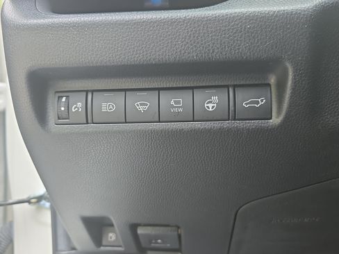 Used 2022 Toyota RAV4 XSE AWD/4WD image 25