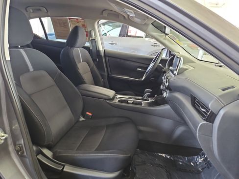 Used 2022 Nissan Sentra SV FWD image 9