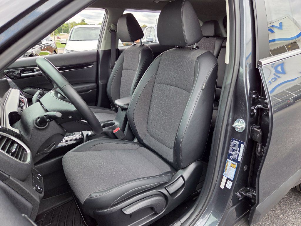 Used 2024 Kia Seltos S AWD/4WD image 15