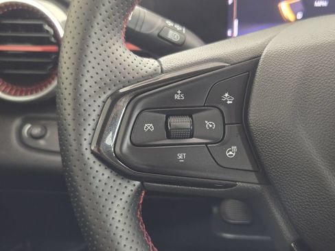 Used 2024 Chevrolet Trax RS FWD image 30