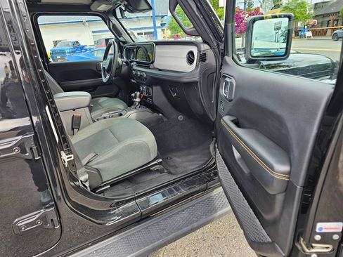 Used 2024 Jeep Wrangler Unlimited Sahara AWD/4WD image 17