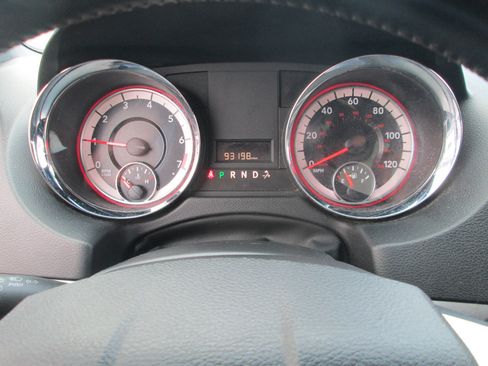 Used 2016 Dodge Grand Caravan SXT w/ UConnect Hands-Free Group image 10