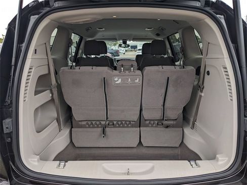 Used 2018 Chrysler Pacifica Touring Plus image 9