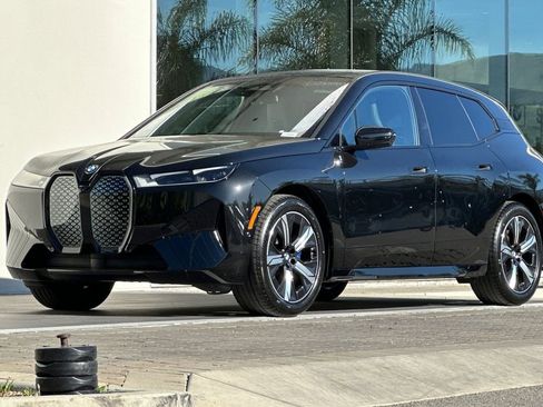 Used 2023 BMW iX xDrive50 w/ Premium Package AWD/4WD image 7