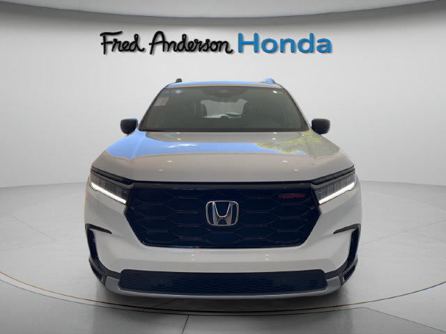Certified 2025 Honda Pilot TrailSport image 3