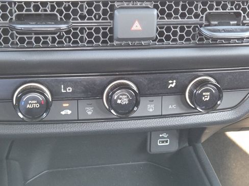 Certified 2025 Honda HR-V LX image 31