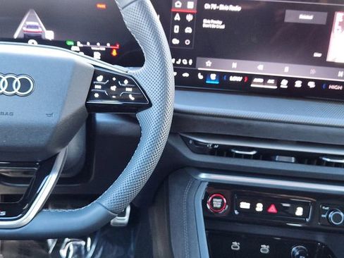 New 2025 Audi SQ5 Prestige image 26