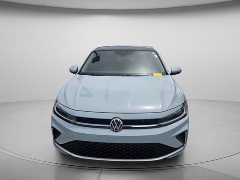 Certified 2025 Volkswagen Jetta SE FWD image 3