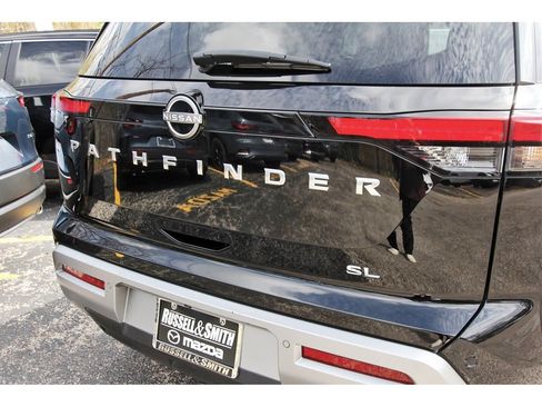 Used 2023 Nissan Pathfinder SL image 5