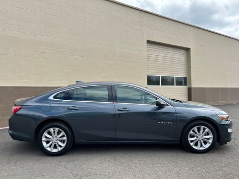 Used 2019 Chevrolet Malibu LT FWD image 2