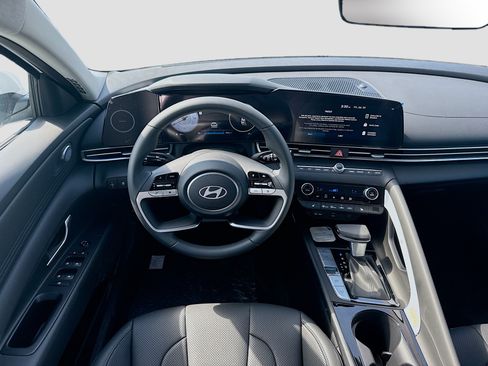 New 2026 Hyundai Elantra Limited FWD image 15
