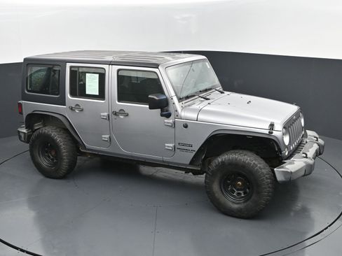 Used 2016 Jeep Wrangler Unlimited Sport w/ Connectivity Group AWD/4WD image 32