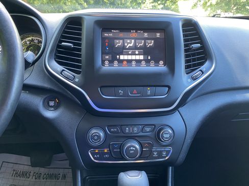 Used 2021 Jeep Cherokee Latitude Plus w/ Sun & Sound Group FWD image 25