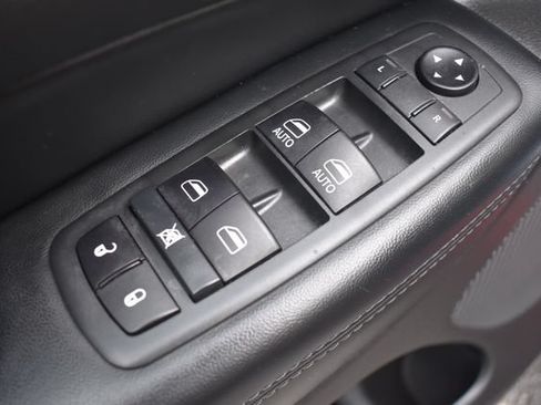Used 2021 Jeep Grand Cherokee Limited AWD/4WD image 24