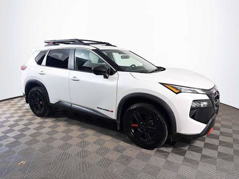 Certified 2025 Nissan Rogue SV AWD/4WD image 3