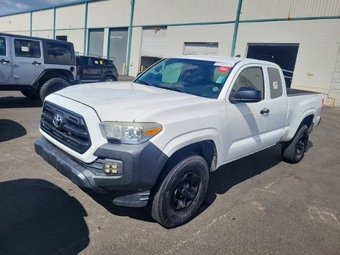 Used 2017 Toyota Tacoma SR RWD image 1