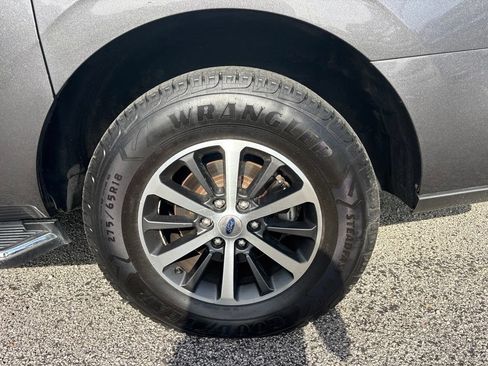Used 2019 Ford Expedition Max XLT w/ Equipment Group 202A AWD/4WD image 34