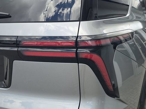 Certified 2026 Chevrolet Traverse LT FWD image 8