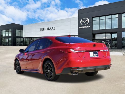 Used 2025 Toyota Camry SE image 2