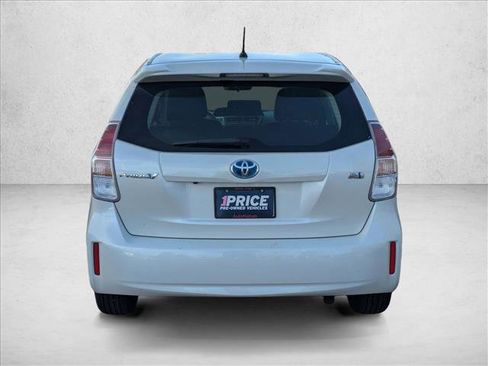 Used 2017 Toyota Prius V Two image 7