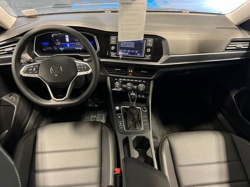 Certified 2024 Volkswagen Jetta SE FWD image 18