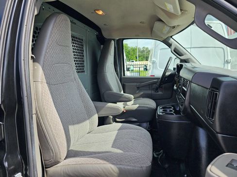 Used 2016 Chevrolet Express 3500 Extended image 7