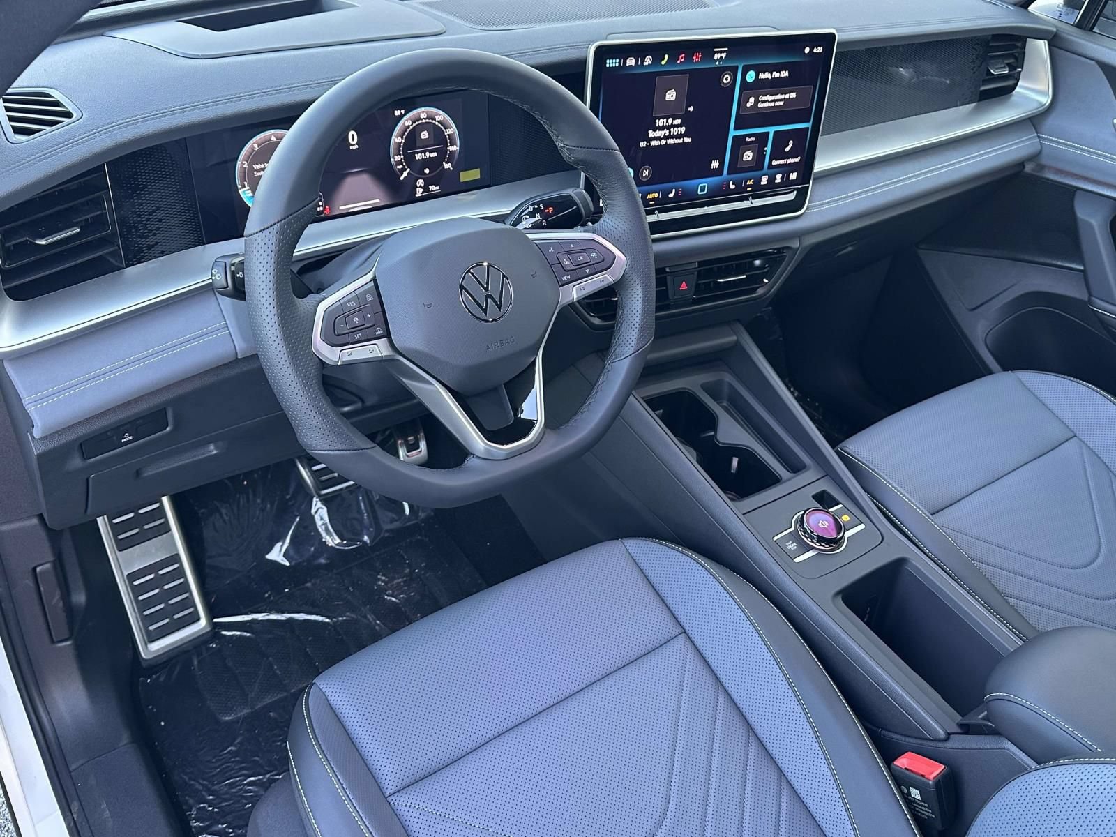 New 2026 Volkswagen Tiguan SE R-Line FWD image 10
