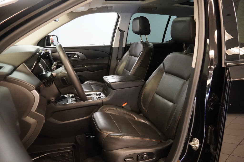 Used 2021 Chevrolet Traverse Premier w/ Redline Edition AWD/4WD image 4