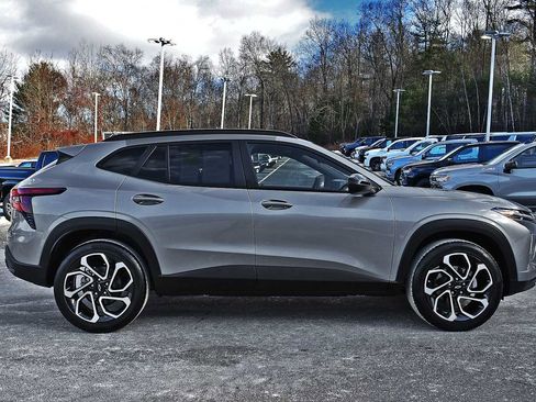 Used 2025 Chevrolet Trax RS w/ Sunroof Package image 6