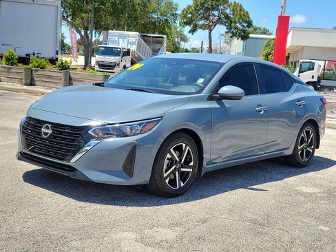 Used 2024 Nissan Sentra SV FWD image 2