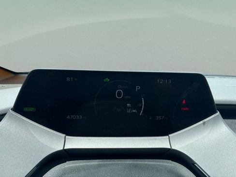 Used 2024 Toyota Prius XLE FWD image 10