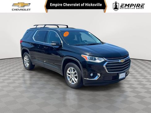 Used 2020 Chevrolet Traverse LT w/ Driver Confidence II Package AWD/4WD image 1