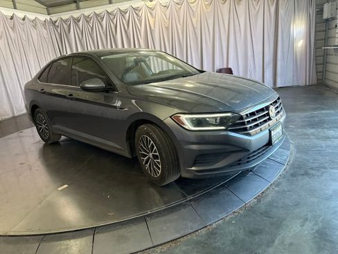 Used 2019 Volkswagen Jetta SEL FWD image 2
