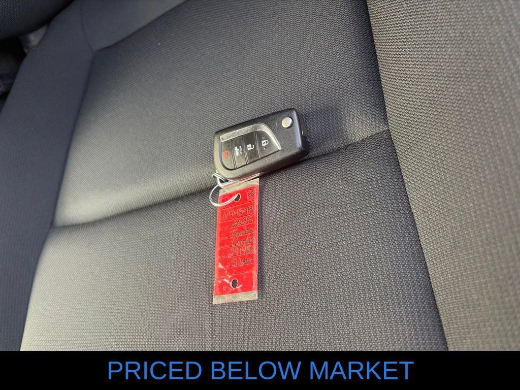 Used 2025 Toyota Corolla LE FWD image 9