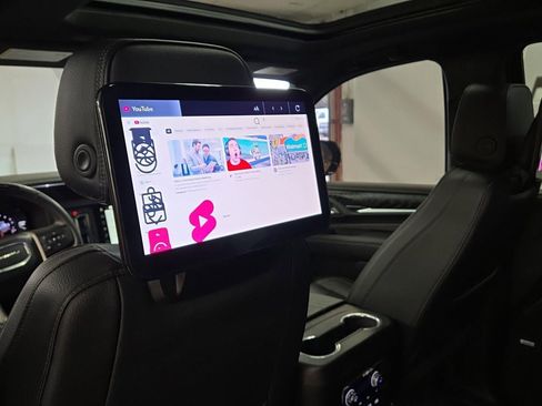 Used 2024 GMC Yukon Denali w/ Denali Reserve Package image 8