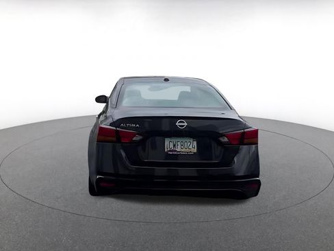 Used 2025 Nissan Altima 2.5 SV image 11