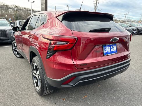 Certified 2024 Chevrolet Trax RS w/ Driver Confidence Package image 32