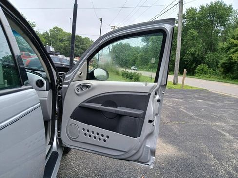 Used 2009 Chrysler PT Cruiser FWD image 13