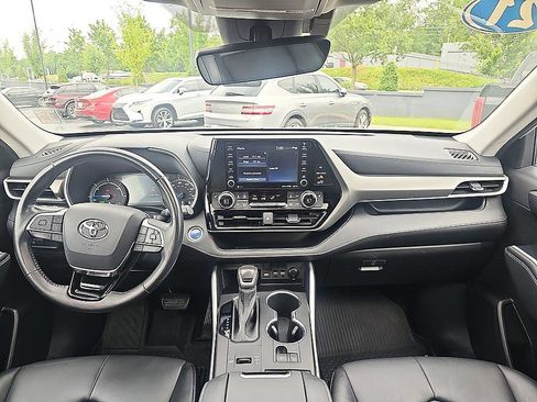 Used 2021 Toyota Highlander XLE AWD/4WD image 33