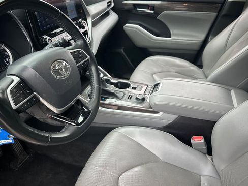 Used 2022 Toyota Highlander Platinum image 12
