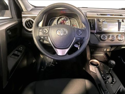 Used 2014 Toyota RAV4 LE image 5